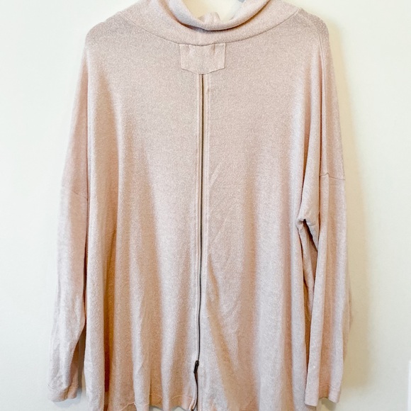 Light Pink Turtleneck Sweater with Zipper back - Picture 4 of 4